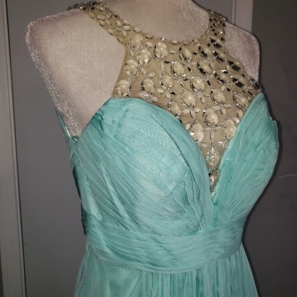 Le Femme Gown - Picture 10 of 16